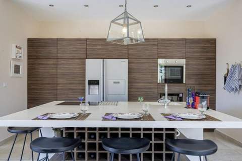 Poolside Grand Retreat Villa - Ferienunterkunft in Sveti Lovrec (8 Personen)