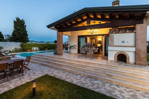 The Luxury Beach Villa - Ferienunterkunft in Viareggio (2 Personen)
