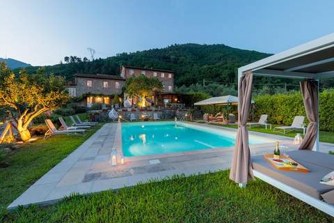 Tuscan Fizz Villa, a Vineyards Retreat - Ferienunterkunft in Lucca (10 Personen)