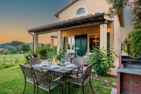 Cicale Farmhouse, 3 bedrooms Farmhouse with Pool - Ferienunterkunft in Monte San Quirico (6 Personen)