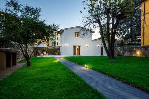 The City Oasis - Ferienunterkunft in Lucca (2 Personen)