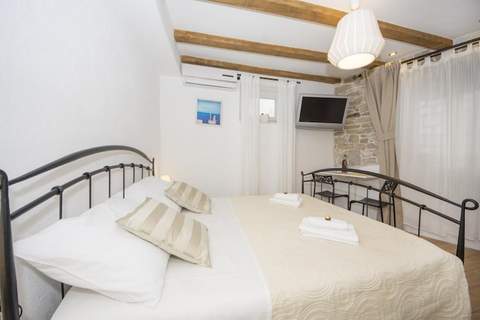 Apartments Stone Elegance (ST) - Studio Apartment (Rudula) - Ferienunterkunft in Split (2 Personen)