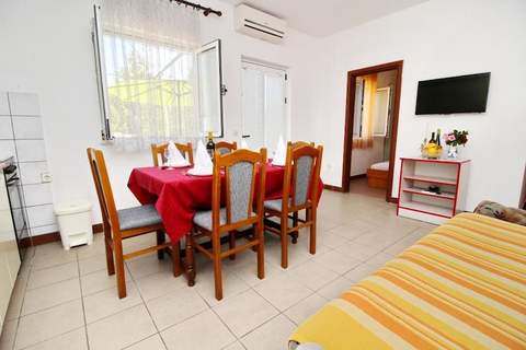 Apartments Neven - Two Bedroom Apartment with Terrace and Partial Sea View (A1) - Ferienunterkunft in Drace (5 Personen)