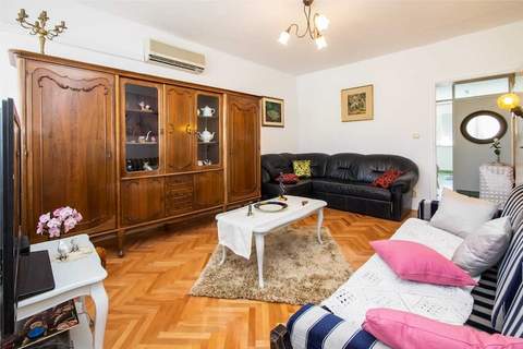 Luxury Split Center Apartment - Two Bedroom Apartment with Balcony - Ferienunterkunft in Split (5 Personen)