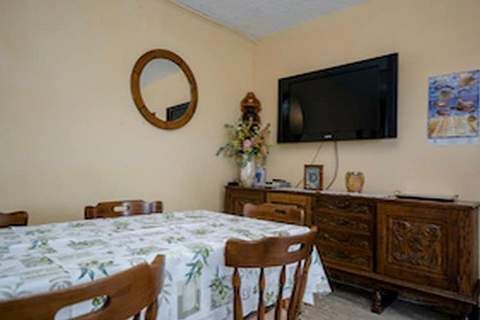 Apartments & Rooms Green Bay - Double Room with Balcony and Sea View (Room 1) - Ferienunterkunft in Rab (2 Personen)
