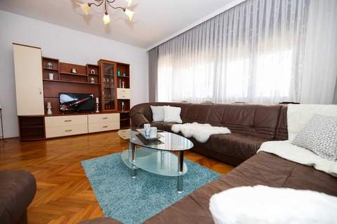 Apartment Kosor - Three Bedroom Apartment with Terrace and Sea view - Ferienunterkunft in Kastel Stafilic (6 Personen)