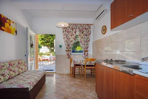 Beachfront Cozy Krk Apartment with Balcony - One Bedroom Apartment with Balcony - Ferienunterkunft in Krk (2 Personen)