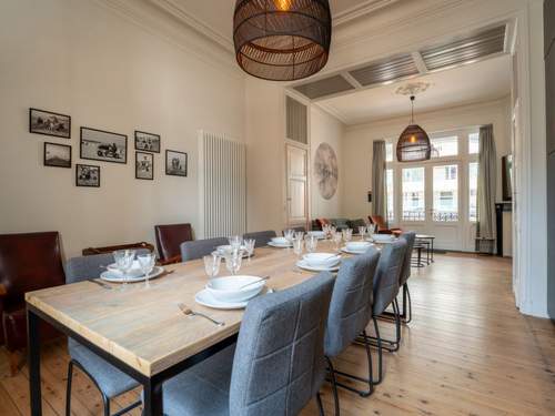 Ferienhaus Historical and spacious Villa Amanda