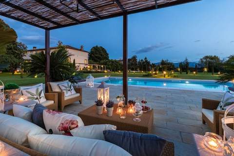 Villa Hugo - Ferienunterkunft in Lucca (10 Personen)