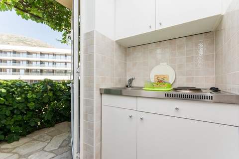 Apartments & Rooms Jokovic-Standard Studio Apartment with Terrace and Partial Sea View (SOBA 2) - Ferienunterkunft in Srebreno (2 Personen)