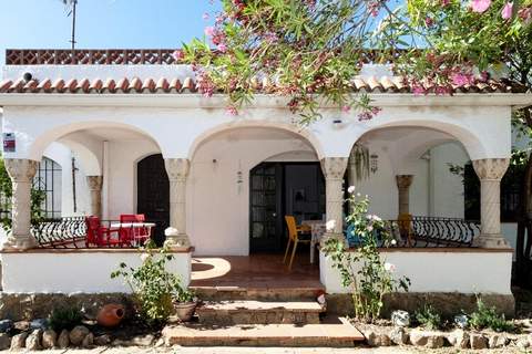 1215 BAIX CAMP casa con jardin - Ferienunterkunft in Roses (7 Personen)