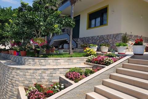 Villa Meminaj With Sea View & Garden - Ferienunterkunft in Vlorë (11 Personen)
