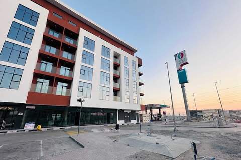 Spacious Studio at JLT  Pool & Free Parking - Ferienunterkunft in Dubai (2 Personen)