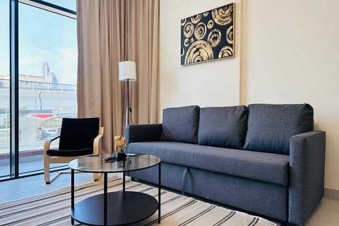 2Br Apt Poolside Living  Gym & Free Parking - Ferienunterkunft in Dubai (6 Personen)