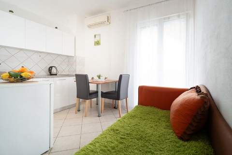 Apartments Milic - One Bedroom Apartment with Sea View and Terrace A - Ferienunterkunft in Karin Gornji (3 Personen)
