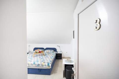 Apartments Milic - Twin Room 1 - Ferienunterkunft in Karin Gornji (2 Personen)