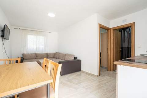 Guest Gouse Stipanovi Dvori - Three Bedroom Apartment with Terrace 8 - Ferienunterkunft in Benkovac (6 Personen)