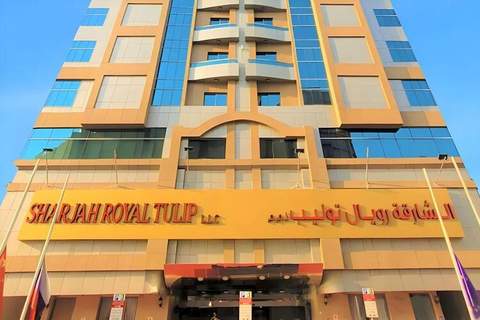 Sharjah Views Deluxe King Tulip Escape - Ferienunterkunft in Sharjah (2 Personen)