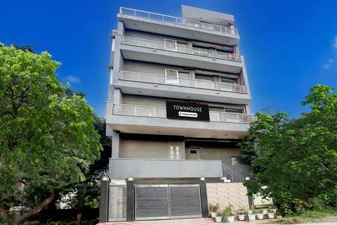 Super Townhouse Rohini Sector 24 - Ferienunterkunft in Delhi (2 Personen)