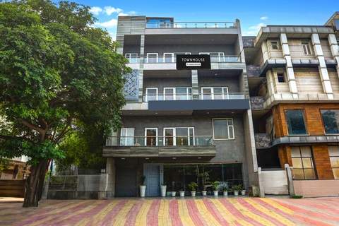 Super Townhouse Rohini Sector 23 - Ferienunterkunft in Delhi (2 Personen)