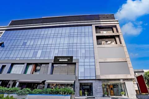 Super Townhouse PBG Mall Vashi - Ferienunterkunft in Mumbai (2 Personen)