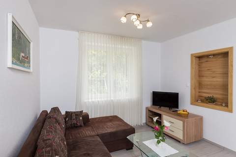 Villa Celenca - Two Bedroom Apartment with Terrace and Pool View - A1 - Ferienunterkunft in Mokosica (4 Personen)