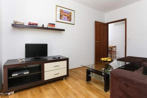 Villa Celenca - Two Bedroom Apartment with Balcony and Sea View - A3 - Ferienunterkunft in Mokosica (4 Personen)