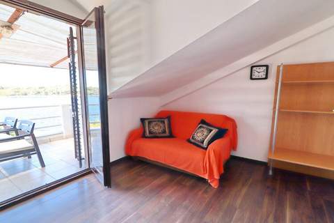 Apartments Karbuni By The Sea - One Bedroom apartment with Terrace and Sea View (A4) U REDU - Ferienunterkunft in Blato (4 Personen)