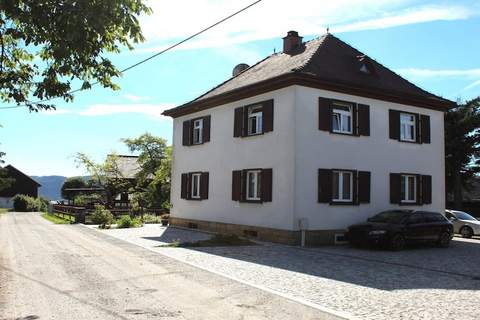 Robert's Ferienwohnung - Ferienunterkunft in Lichtenhain (2 Personen)