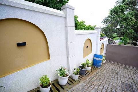 Villa Paraiso by DanCenter  4BHK Pvt Pool  Arpora - Ferienunterkunft in Goa (10 Personen)
