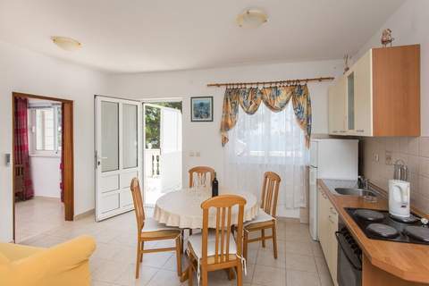 Apartments Villa Dingač-Borak - Standard Two Bedroom Apartment with Balcony No. 5 - Ferienunterkunft in Potomje (5 Personen)