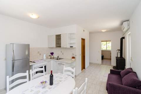 Apartments Villa Dingač-Borak - Comfort Two Bedroom Apartment with Balcony No.6 - Ferienunterkunft in Potomje (5 Personen)