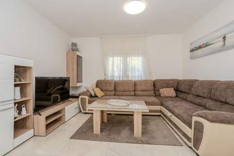 Guest Gouse Stipanovi Dvori  - Double Bedroom with Terrace 7 - Ferienunterkunft in Benkovac (2 Personen)