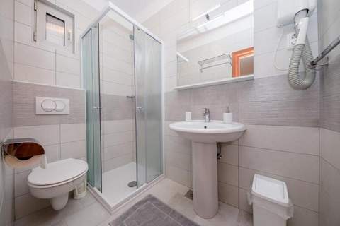 Guest House Villa Anggela - Standard Double room with Balcony and Sea View (BR2) - Ferienunterkunft in Rab (2 Personen)