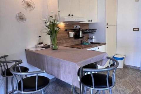 One-Bedroom Apartment With Sea View (B) - Ferienunterkunft in Klenovica (4 Personen)