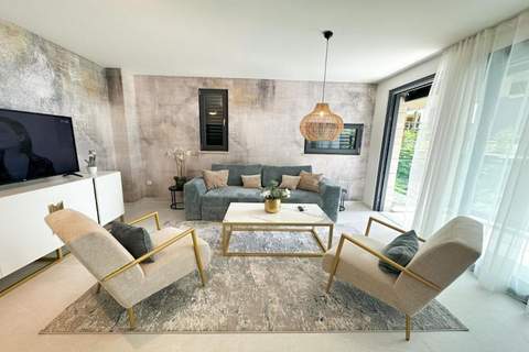 Leonarda Waterfront Residences- One-Bedroom Apartment With Terrace (The Sunset One) -S2 - Ferienunterkunft in Zadar-Kozino (4 Personen)