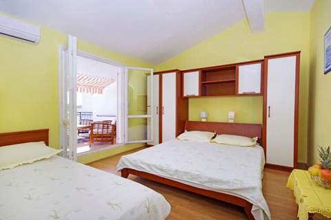 Apartments Ribarević - Three Bedroom Apartment With Terrace and Sea View - Ferienunterkunft in Makarska (6 Personen)