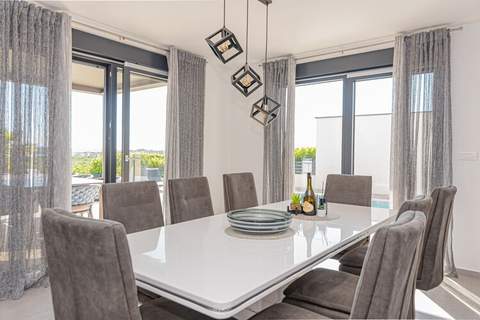 Four-Bedroom Villa With Pool - Ferienunterkunft in Vodice (8 Personen)