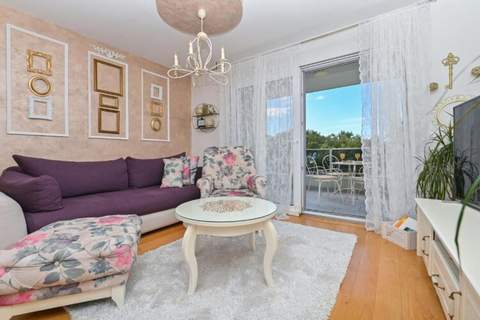 Apartment Hani 2 - Two Bedroom Apartment With Balcony And Sea View - Ferienunterkunft in Makarska (5 Personen)