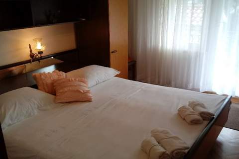 Apartments Jaman Dalmatica Čiovo - Double Room with Garden View and Balcony - Ferienunterkunft in Okrug Gornji (2 Personen)