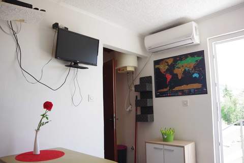 Serene Barbat Escape with Just Minutes from the Beach - One Bedroom Apartment with Balcony 3 - Ferienunterkunft in Rab (2 Personen)