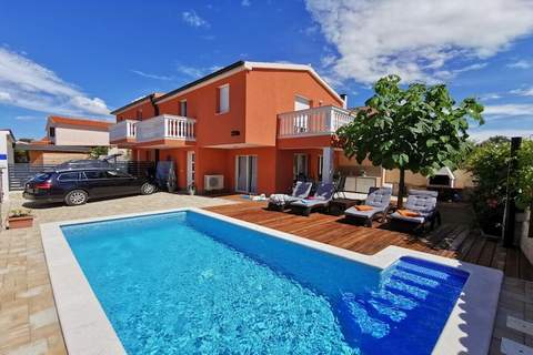 Ferienunterkunft in Peroj (4 Personen)