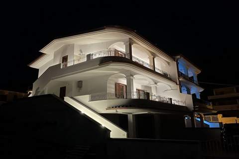 Ferienunterkunft in La Caletta (4 Personen)