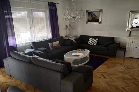 Holiday Home Dugo Selo M&A - Five Bedroom Holiday Home with Terrace - Ferienunterkunft in Zagreb (6 Personen)