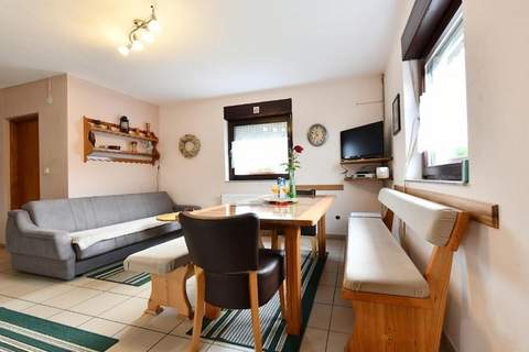 Holiday Apartment Vuković - Three Bedroom Holiday Home With Terrace - Ferienunterkunft in Plitvicka Jezera (9 Personen)