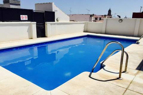 CT 377 - Faro's Malaga Citycenter - Refino Apartment - Rooftop Pool - Ferienunterkunft in Malaga (4 Personen)