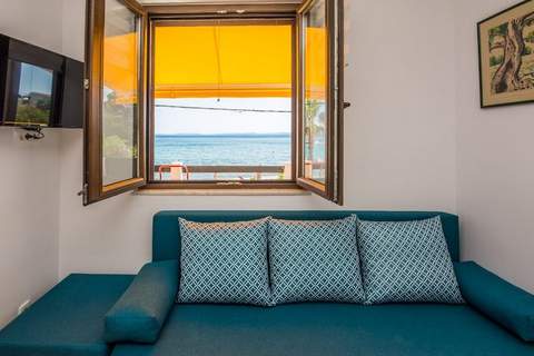Apartments Sea Eyes - Two Bedroom Apartment with Balcony and Sea View (Kat) - Ferienunterkunft in Vir (5 Personen)
