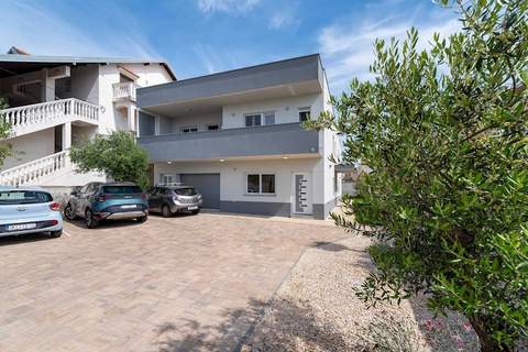 Apartment Blagdan 3 - Ferienunterkunft in Zadar (8 Personen)