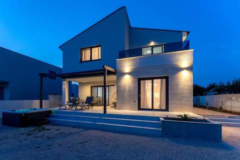 Villa Fine Touch - Ferienunterkunft in Biograd na Moru (8 Personen)