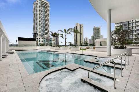 Oceanfront 3-Bed with Stunning Views, Pool & Sauna - Ferienunterkunft in Surfers Paradise (9 Personen)